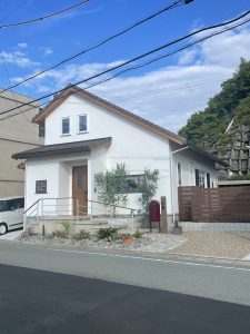 漆喰の家 三角屋根 無添加住宅 カフェ風