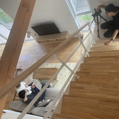 鉄骨階段　造作　アイアン手摺　雑誌取材