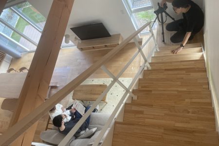 鉄骨階段　造作　アイアン手摺　雑誌取材