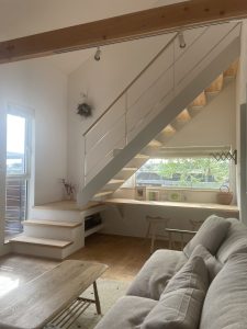 鉄骨階段 アイアン 海が見える カフェ風 造作カウンター